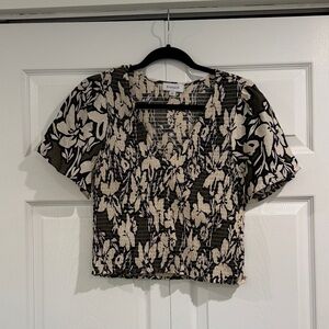 Evereve Black and Cream Floral Print Crop Top